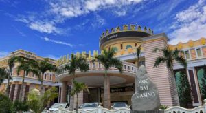 Moc Bai Casino Hotel là khách sạn kết hợp sòng bạc sang trọng